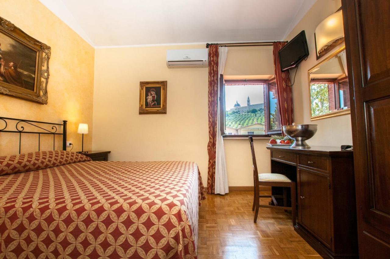 La Vecchia Fattoria Hotell Loreto Eksteriør bilde