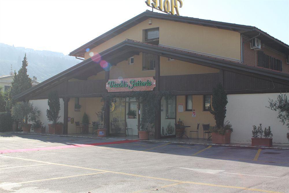 La Vecchia Fattoria Hotell Loreto Eksteriør bilde