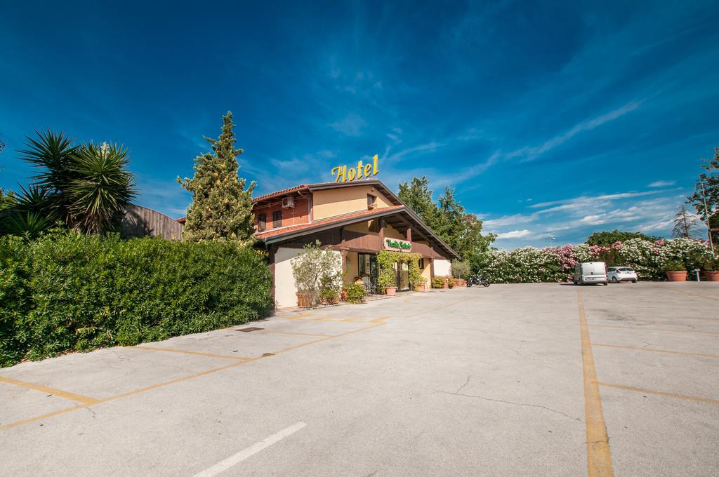 La Vecchia Fattoria Hotell Loreto Eksteriør bilde