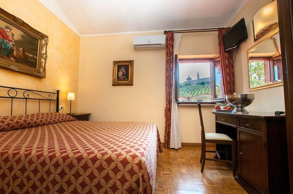 La Vecchia Fattoria Hotell Loreto Eksteriør bilde